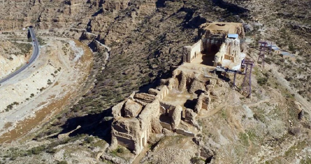 رازهای پنهان «قلعه دختر فیروزآباد»؛ شاهکاری که هنوز بعد از ۱۸۰۰ سال مغزتان را درگیر می‌کند!