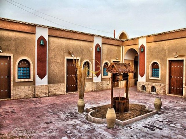 حیاط هتل سنتی تی دا