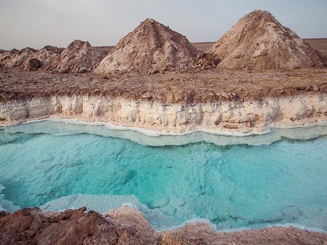 دریاچه نمک خور در حاشیه کویر مصر