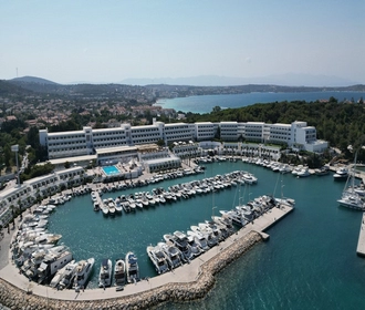 Altin Yunus Cesme
