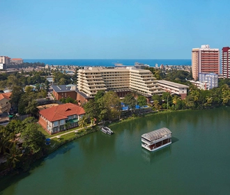 Cinnamon Lakeside