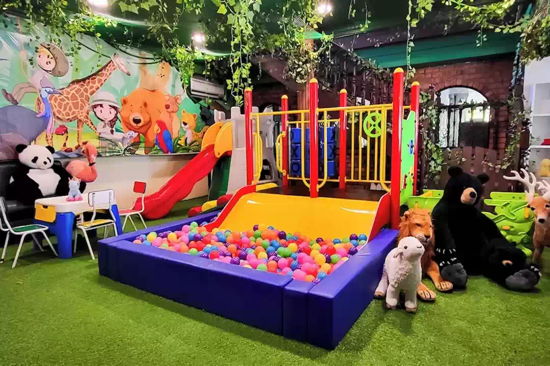 سالن بازی کودکان ریزورت هالیدی ویلا بیچ