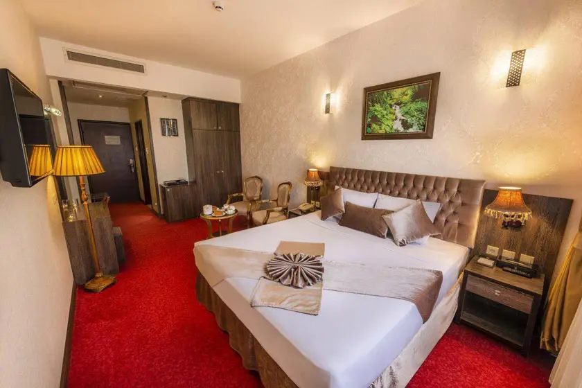 اتاق هتل کیانا مشهد