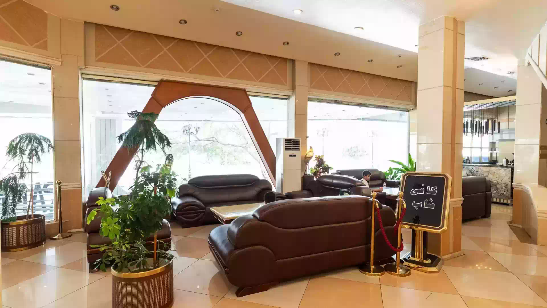 کافی شاپ هتل پارمیس کیش