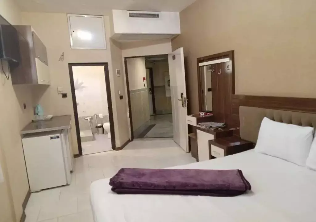 اتاق مسافرخانه هرمس مشهد