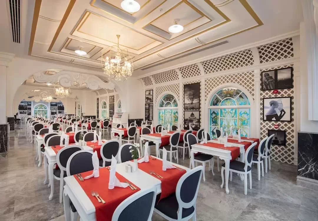 رستوران ریزورت گرانادا لاکچری