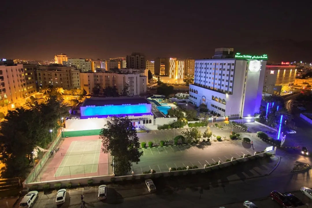 تنیس هتل هالیدی