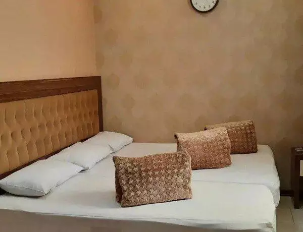 اتاق مسافرخانه هرمس مشهد