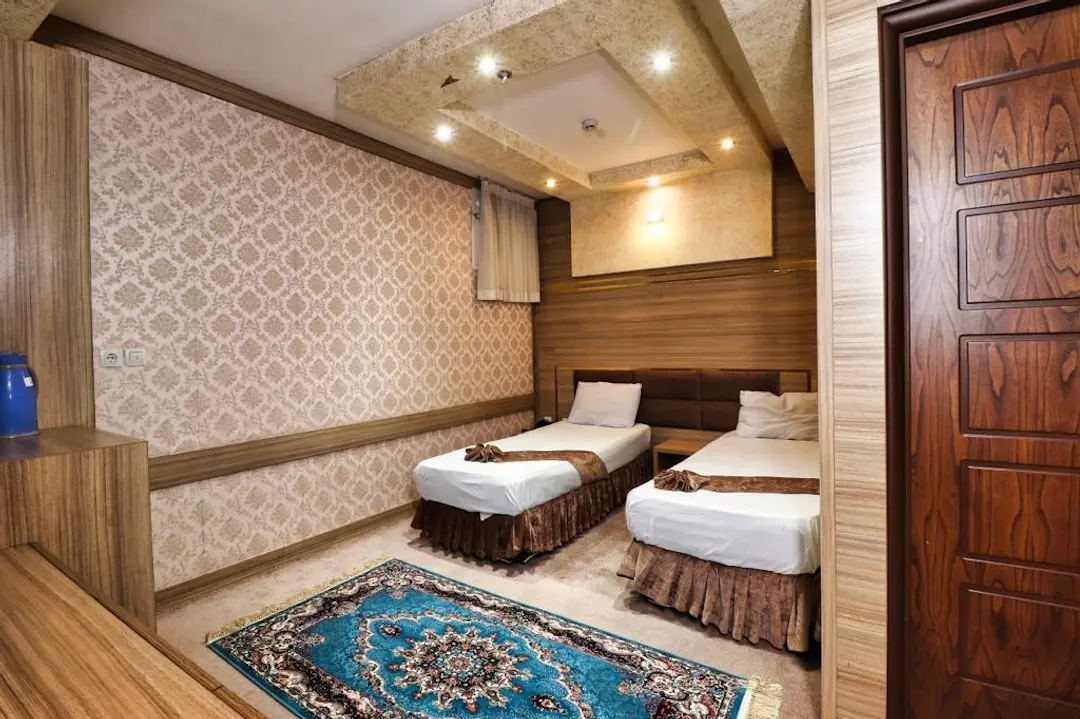 اتاق هتل سی و سه پل مشهد