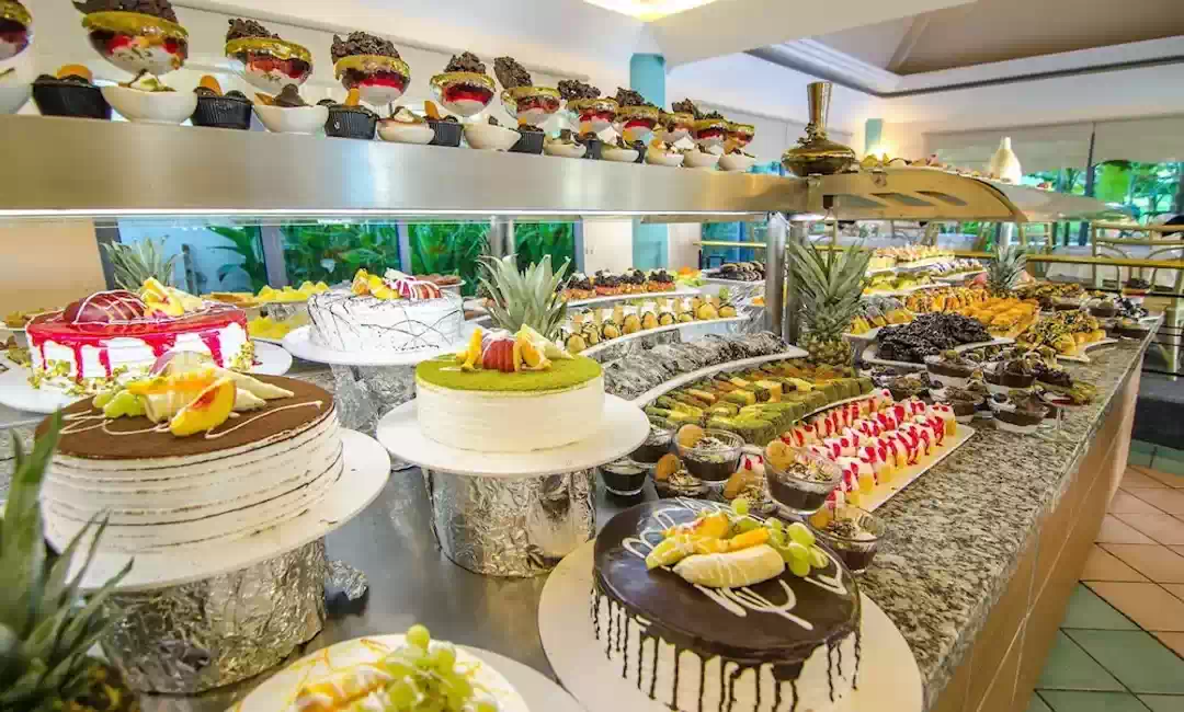 صبحانه خوری هتل گرند بلو اسکای اینترنشنال