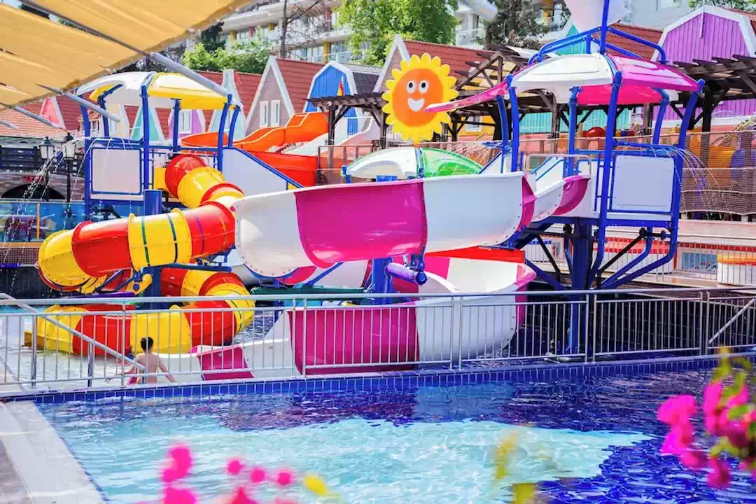 سرسره آبی هتل اورنج کانتی