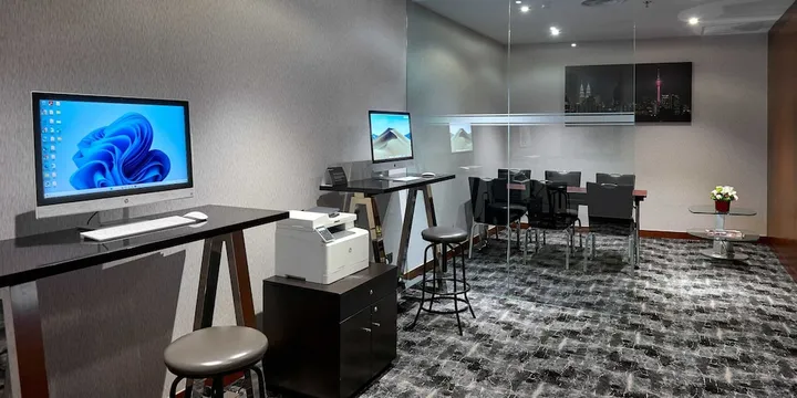 اتاق کار هتل اینترکانتیننتال