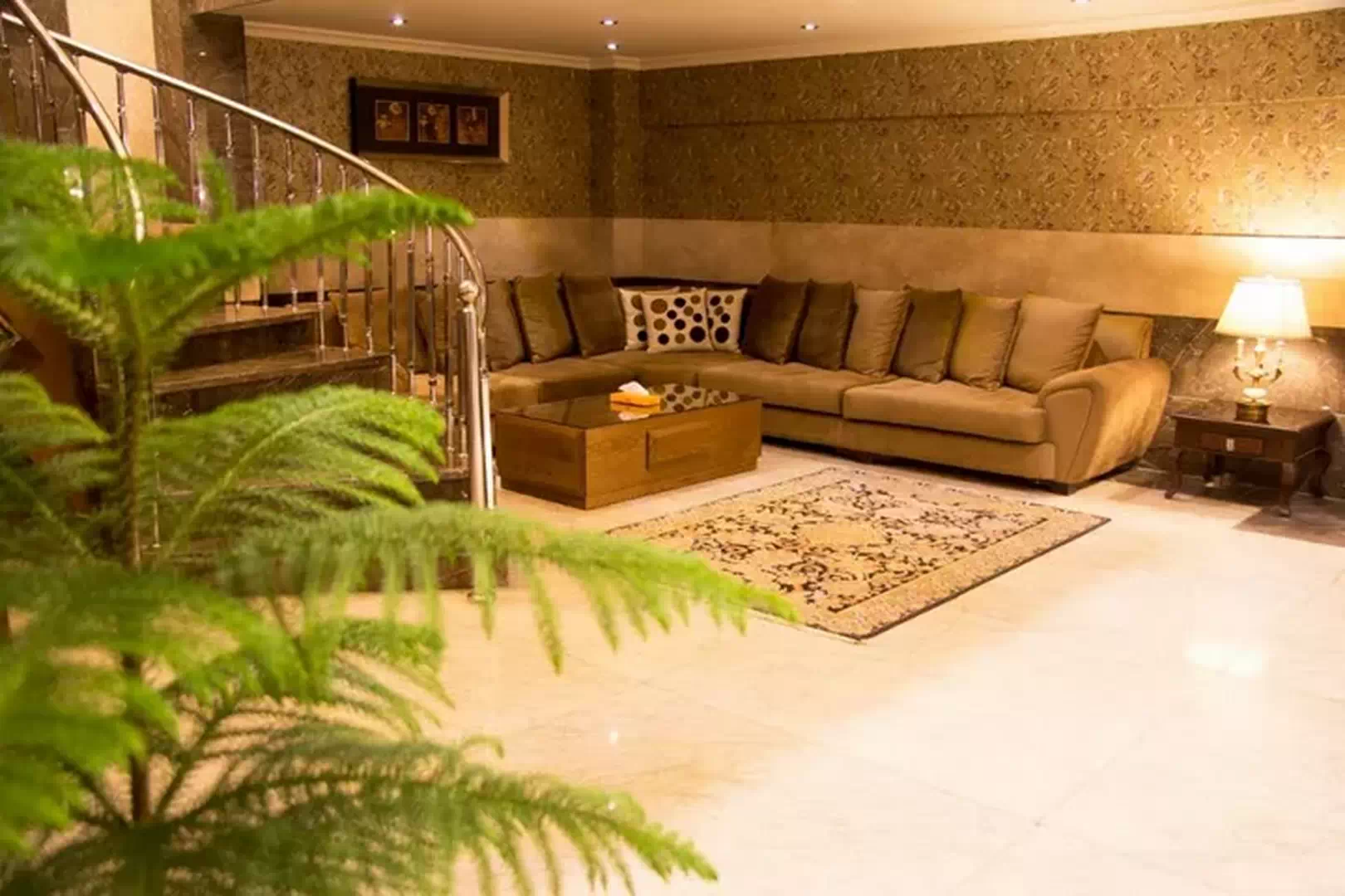 لابی هتل ایران زمین